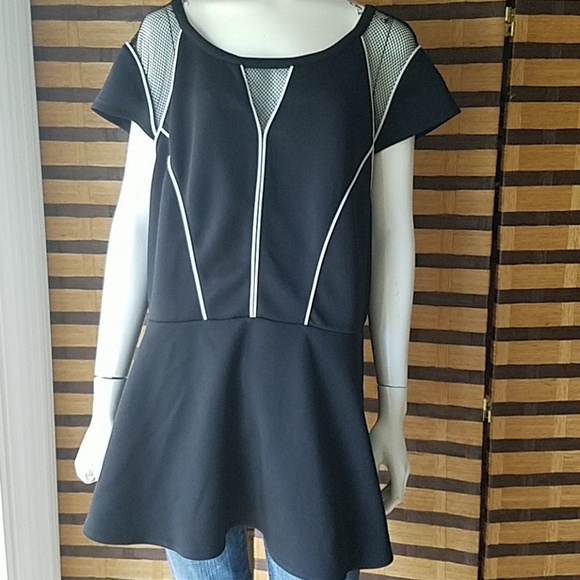 EUC!  Torrid stretch top - Picture 5 of 10